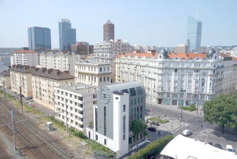 Vue aérienne de l'immeuble Edison dans le quartier des Brotteaux, opération du projet Lyon Part-Dieu