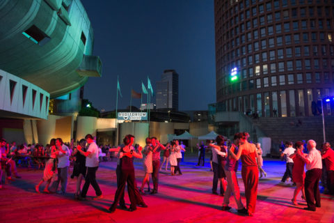 La Part-Dieu estivale, bal tango sur l'esplanade de l'Auditorium. © Crédits Laurence Danière.