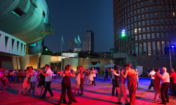 La Part-Dieu estivale, bal tango sur l'esplanade de l'Auditorium. © Crédits Laurence Danière.