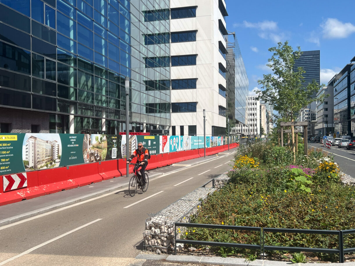 Voie lyonnaise 2 sur le boulevard Vivier Merle